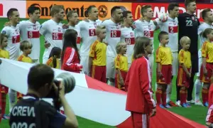 Dlaczego dzieci wychodzą z piłkarzami? Odkryj ich znaczenie i emocje