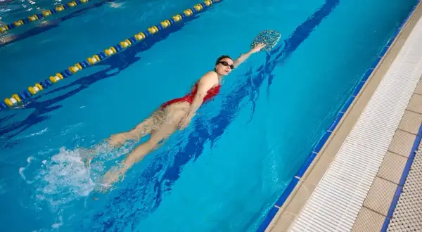 Jak nauczyć się oddychać podczas pływania i uniknąć frustracji